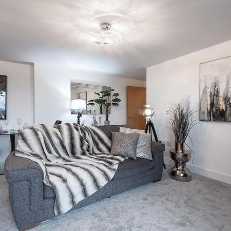 Luxurious River View Apartment With Terrace Worcester Buitenkant foto