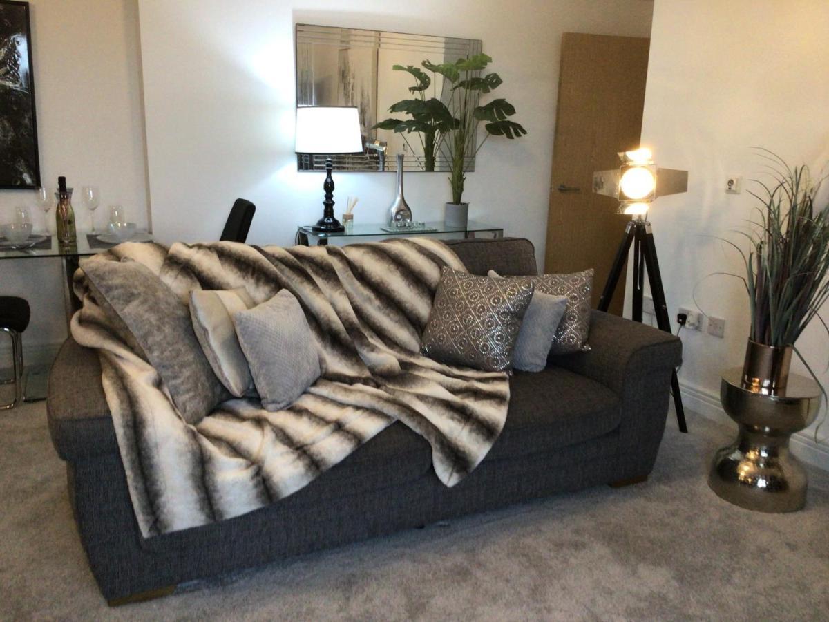 Luxurious River View Apartment With Terrace Worcester Buitenkant foto