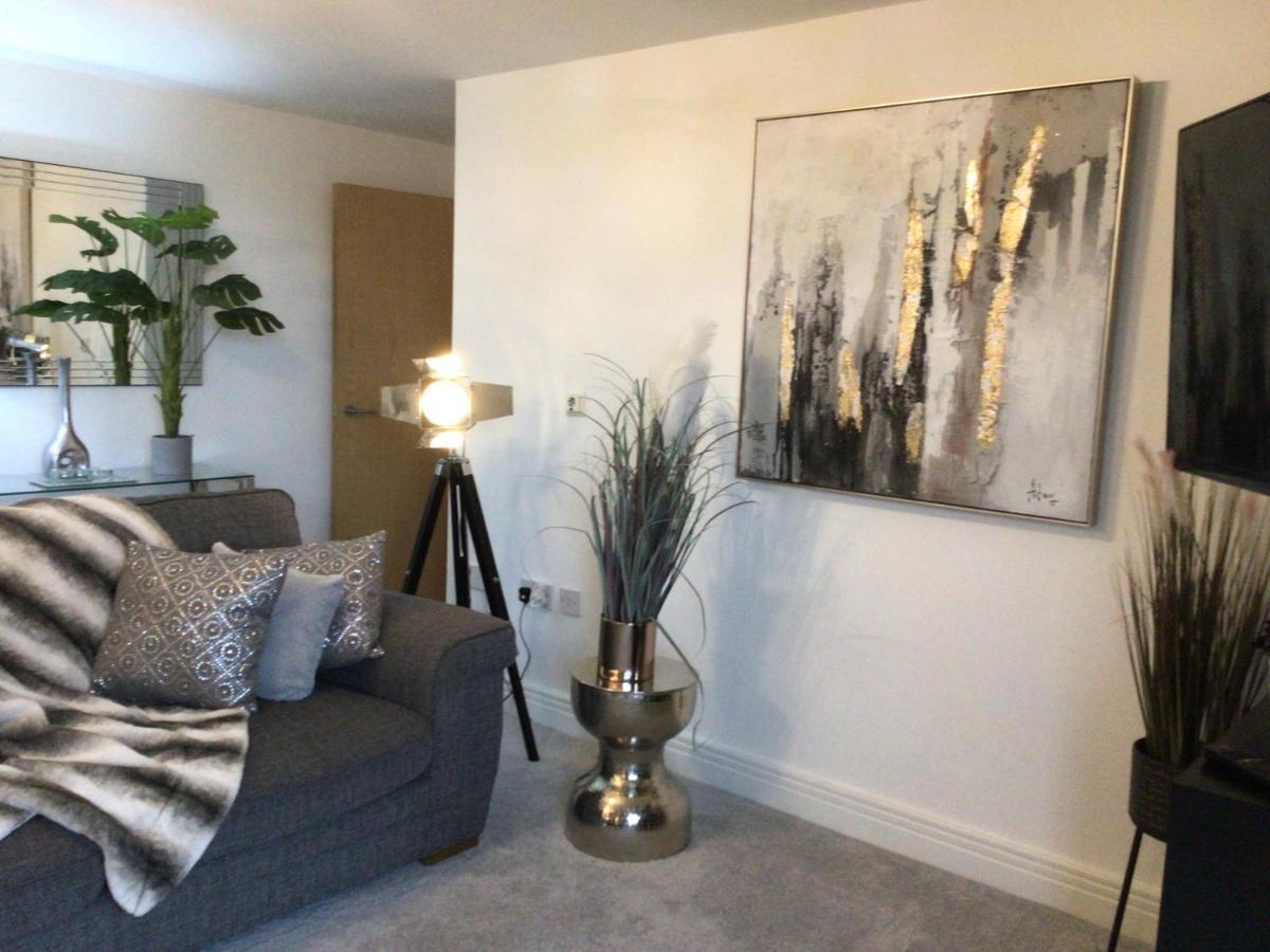 Luxurious River View Apartment With Terrace Worcester Buitenkant foto