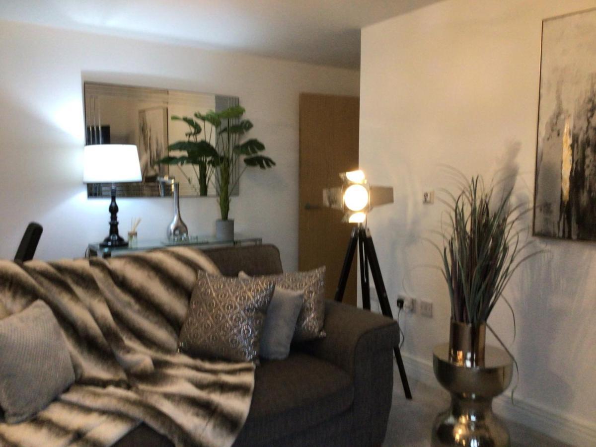 Luxurious River View Apartment With Terrace Worcester Buitenkant foto