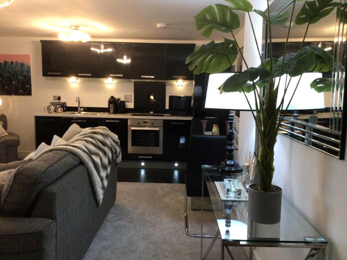 Luxurious River View Apartment With Terrace Worcester Buitenkant foto