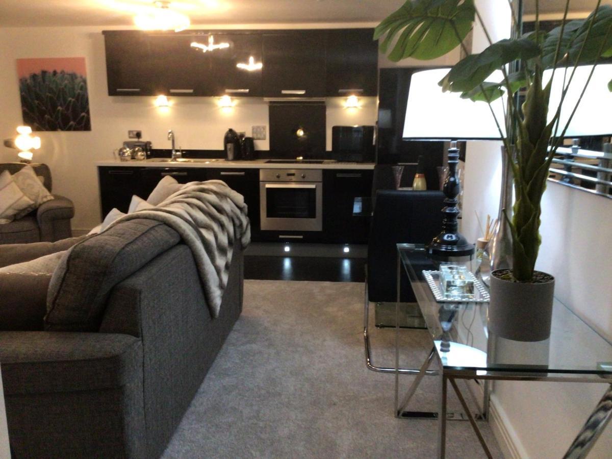 Luxurious River View Apartment With Terrace Worcester Buitenkant foto