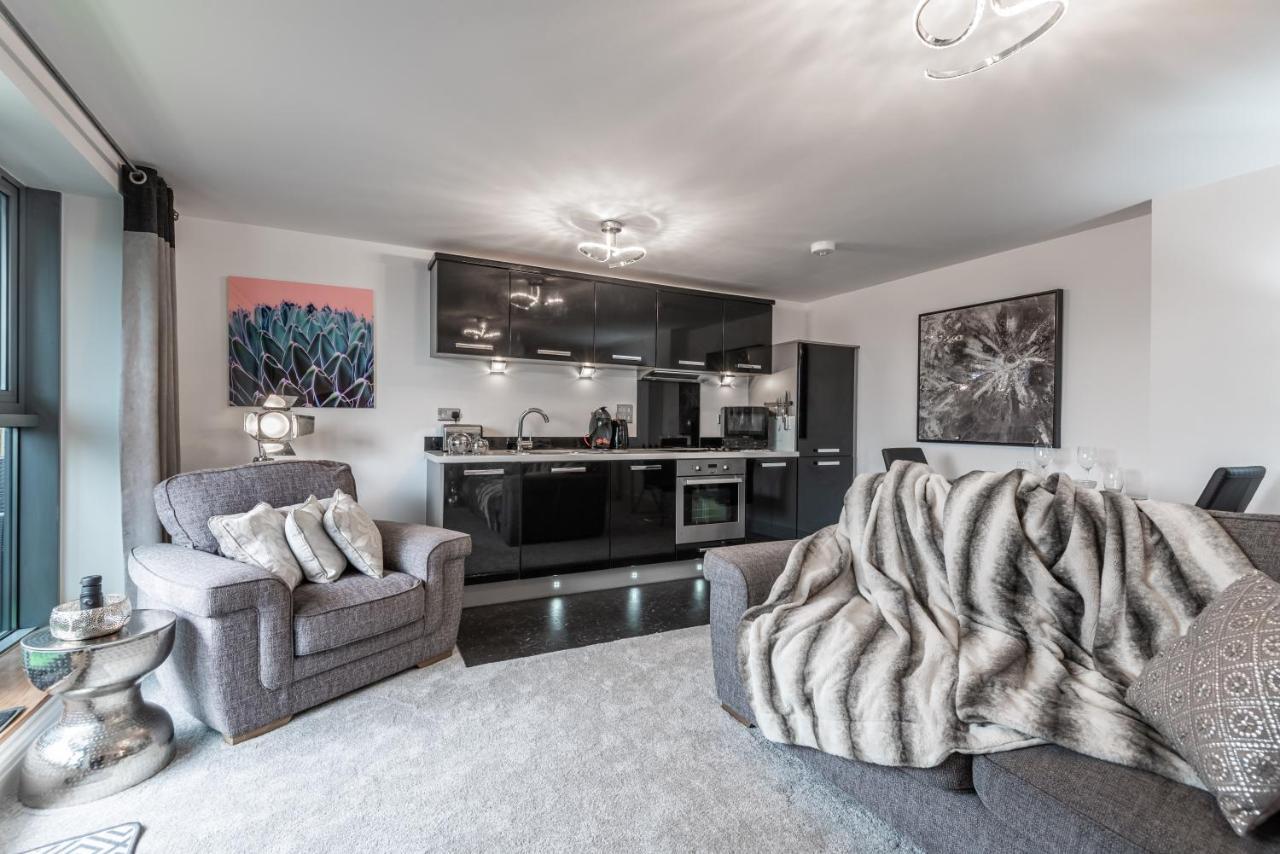 Luxurious River View Apartment With Terrace Worcester Buitenkant foto