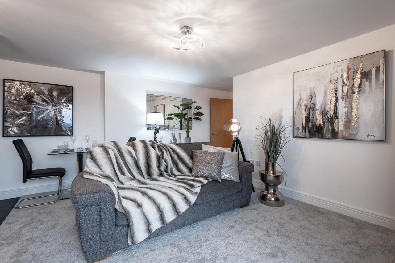 Luxurious River View Apartment With Terrace Worcester Buitenkant foto