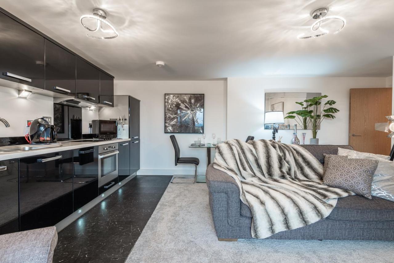Luxurious River View Apartment With Terrace Worcester Buitenkant foto