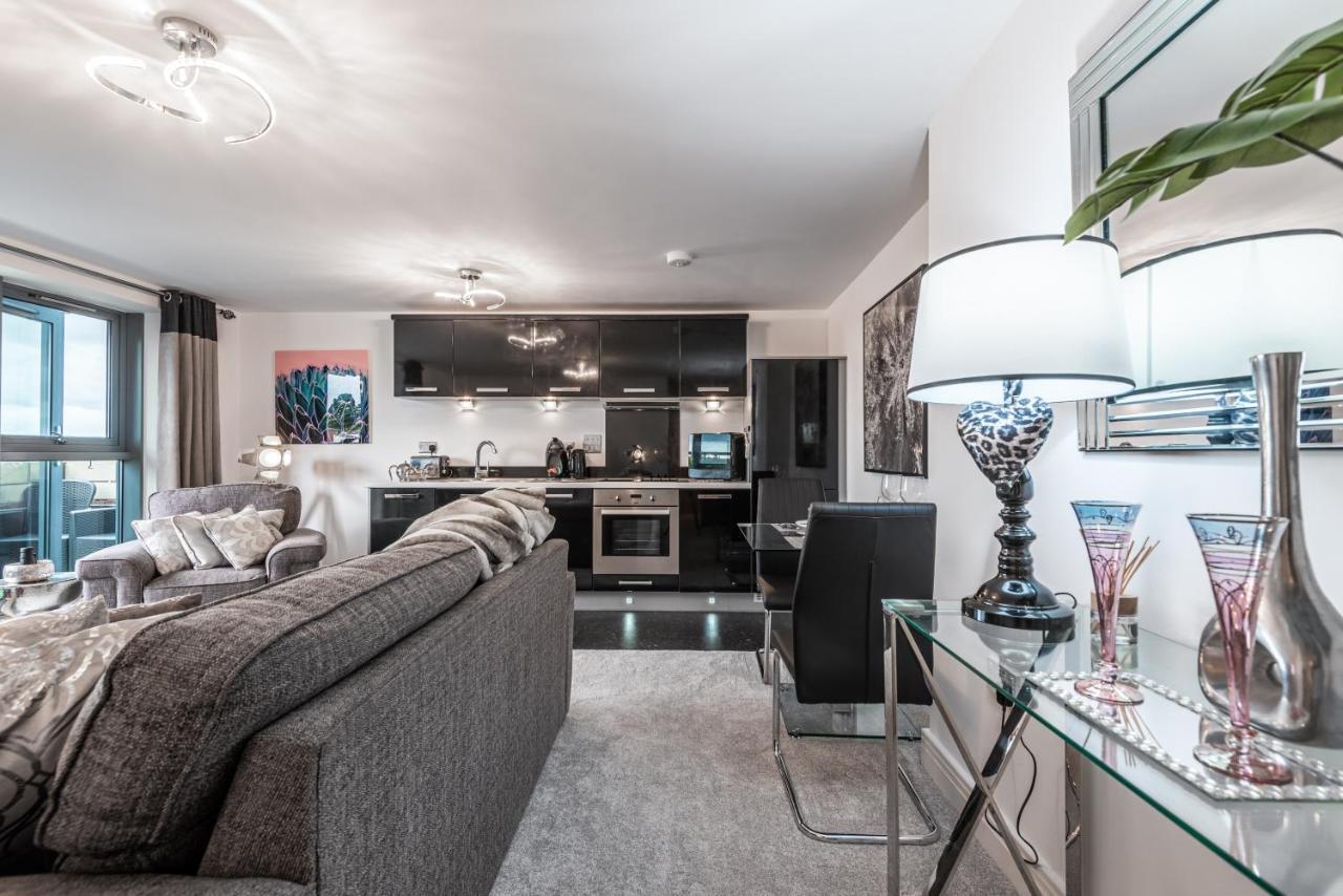 Luxurious River View Apartment With Terrace Worcester Buitenkant foto